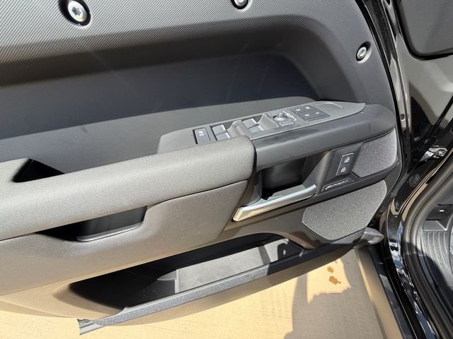 New 2026 Santorini Black Land Rover S image 11