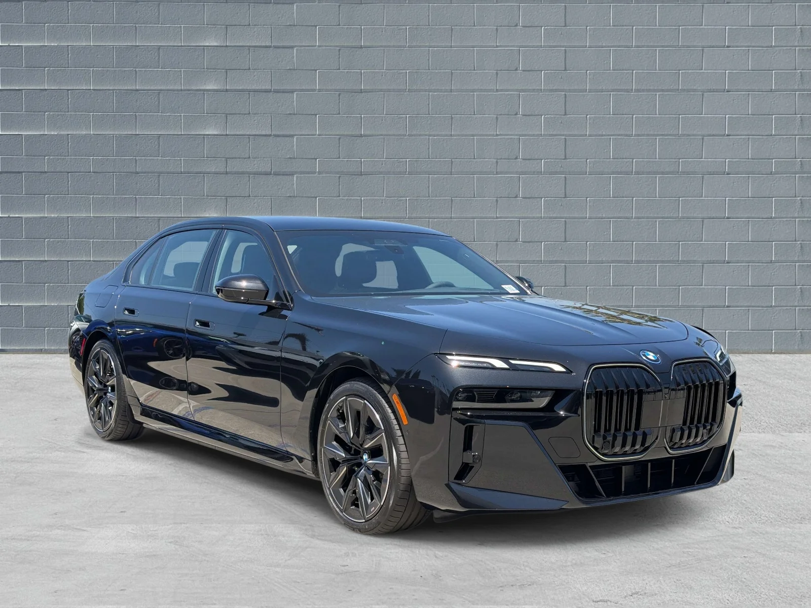 2026 BMW 7 Series 750e xDrive Sedan's photo