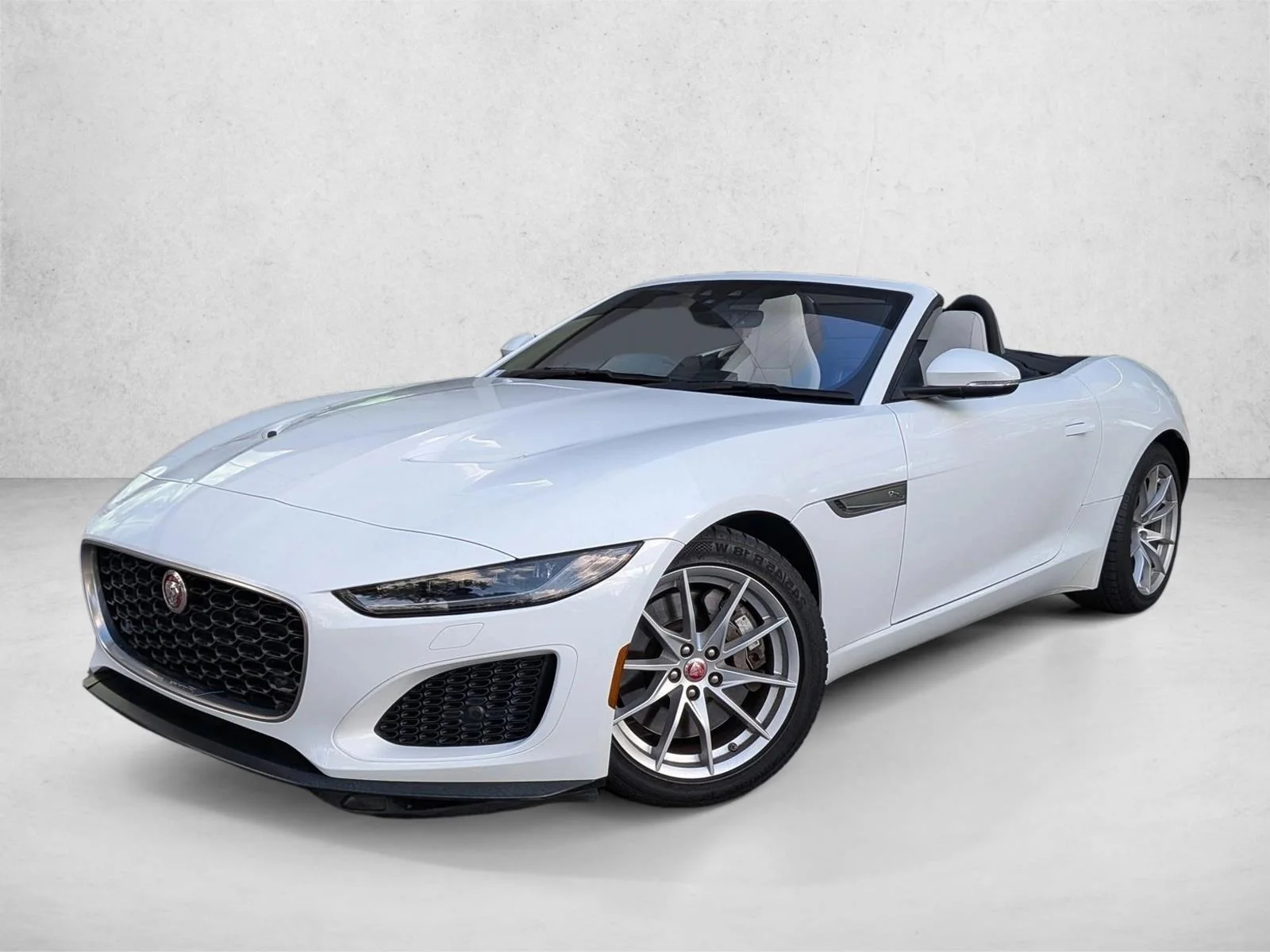 2021 Jaguar F-TYPE Convertible's photo