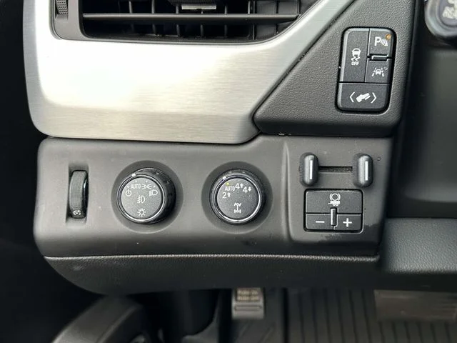 Used 2020 Black GMC SLT image 27