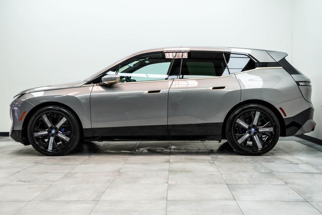 Used 2024 Gray BMW xDrive50 image 6