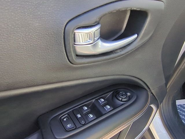 Used 2019 White Clearcoat Jeep Latitude image 11