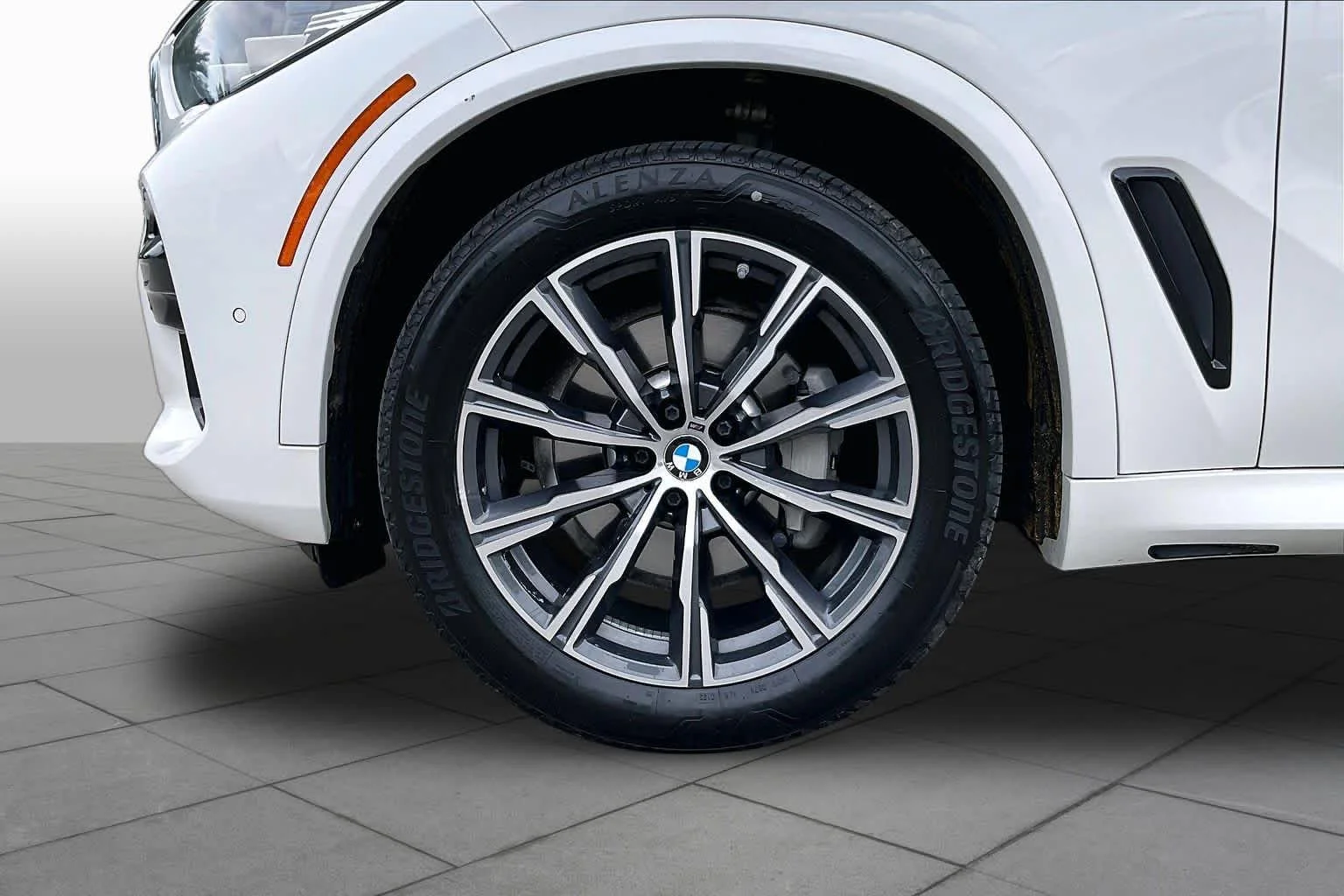Used 2019 Mineral White Metallic BMW xDrive40i image 10