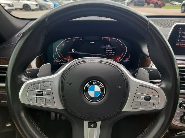 Used 2022 White BMW 750i xDrive image 32