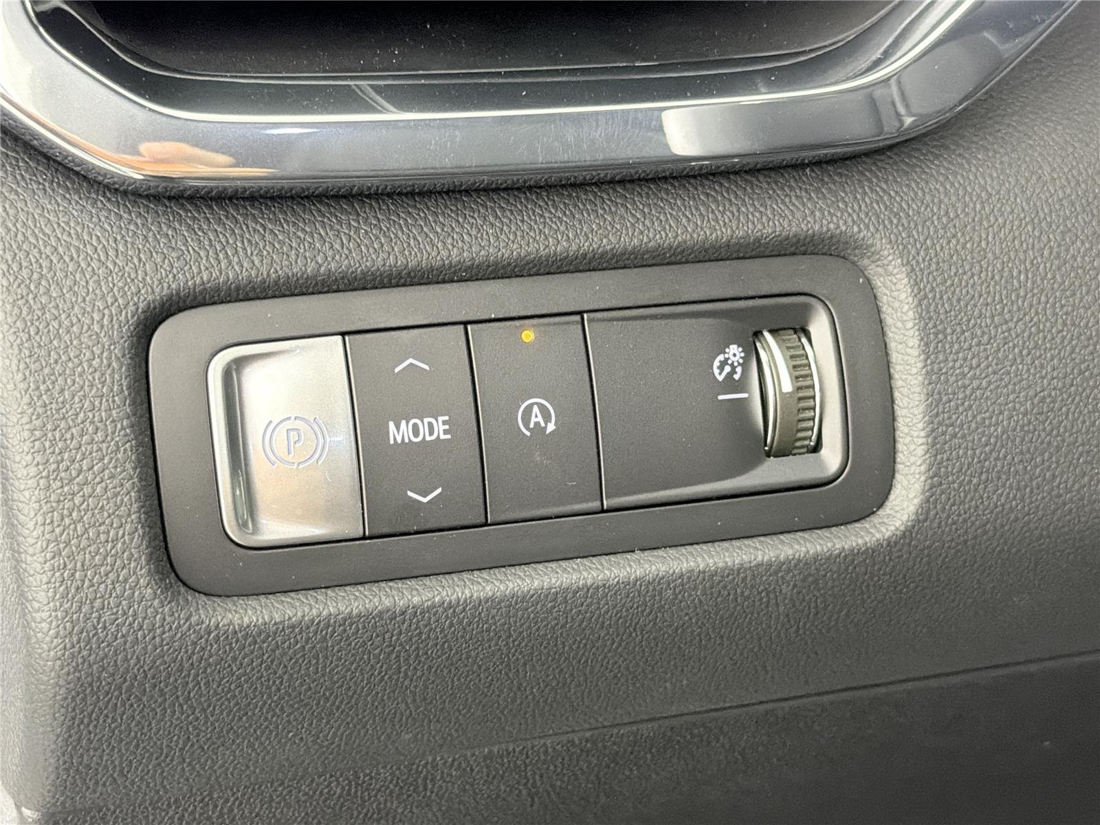 2026 GMC Acadia Elevation - Photo 9