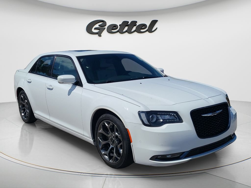 Used 2018 White Chrysler S image 3