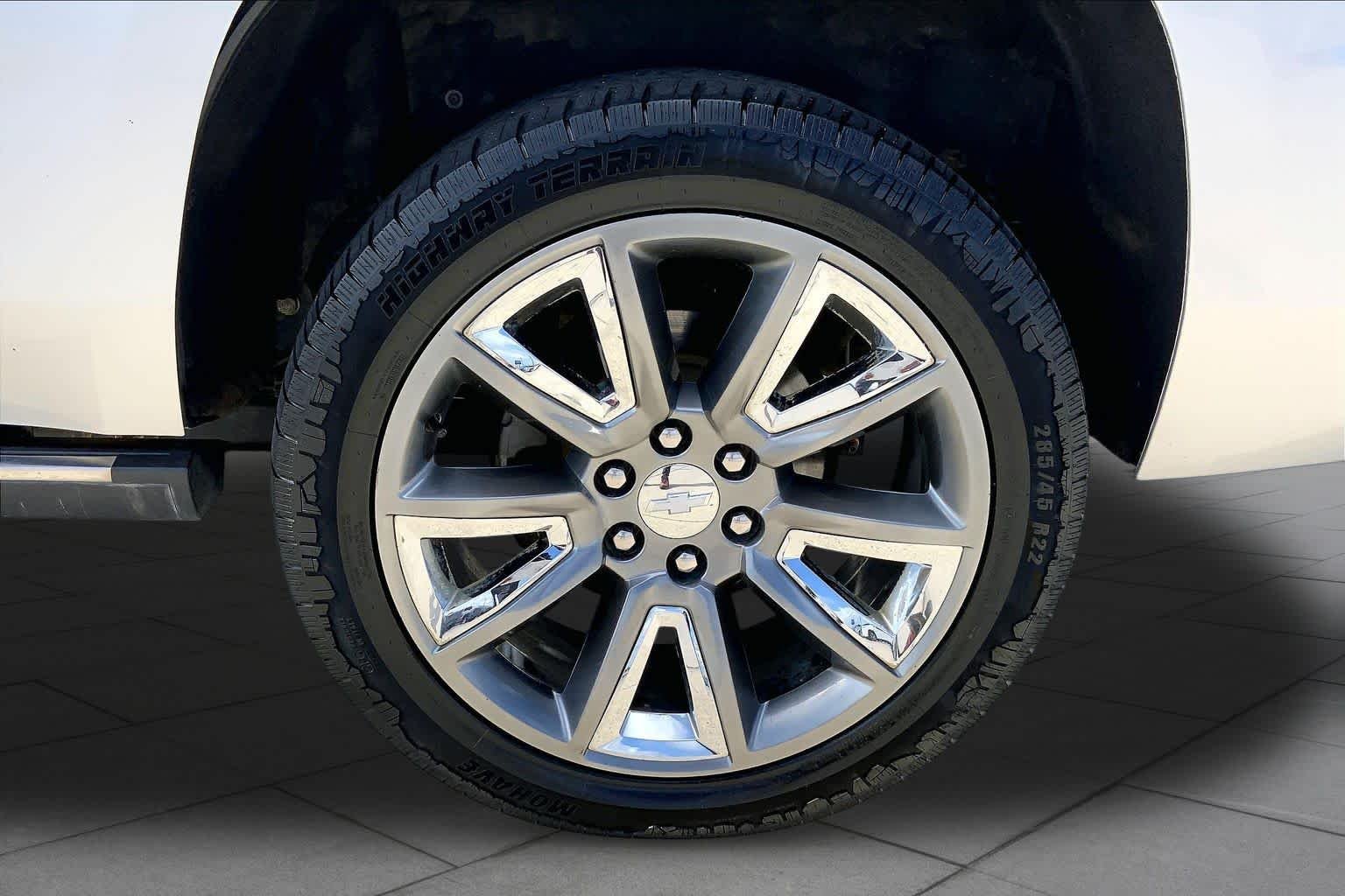 Used 2018 Silver Ice Metallic Chevrolet Premier image 11
