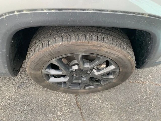 Certified Used 2022 Silver Jeep Latitude image 8