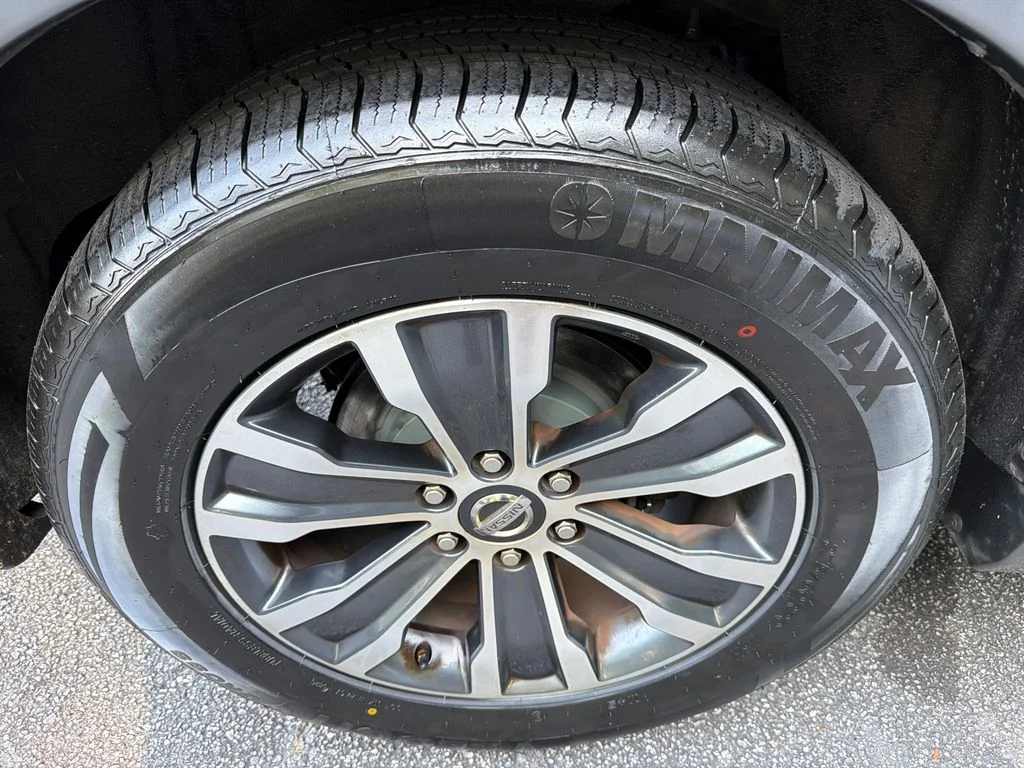 Used 2018 Black Nissan SL image 17