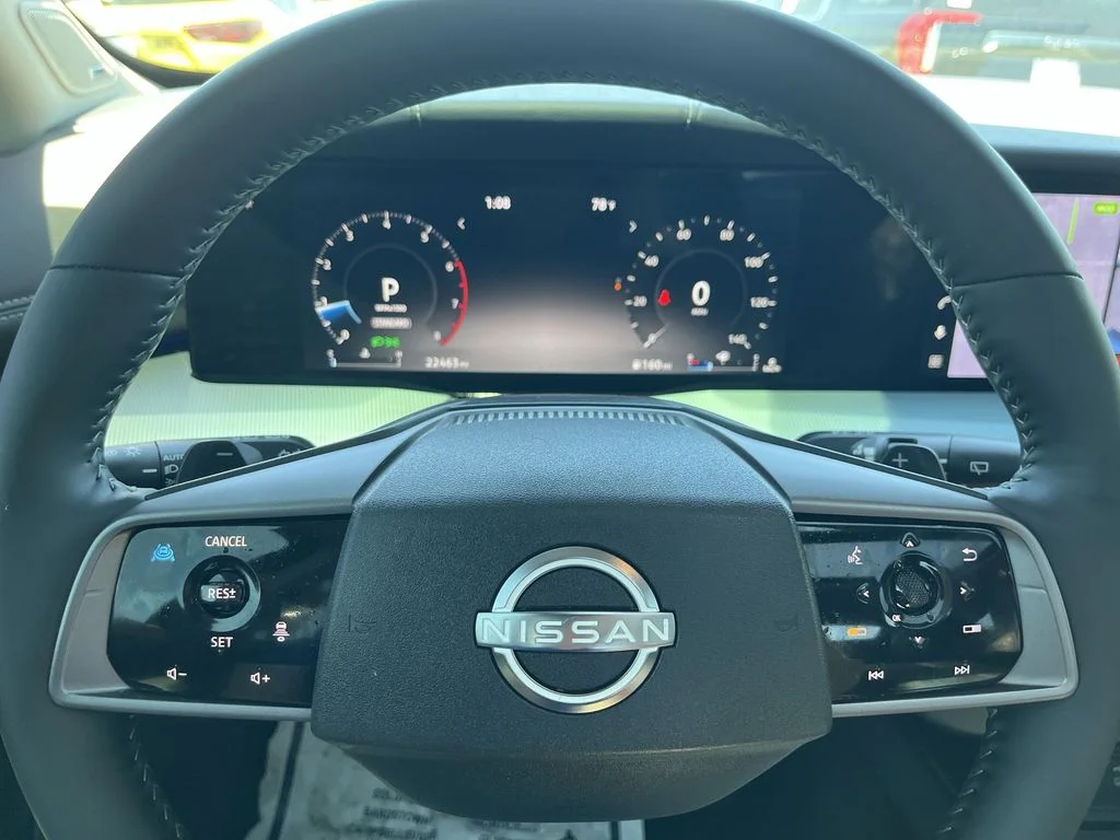 Used 2025 White Nissan Platinum image 14