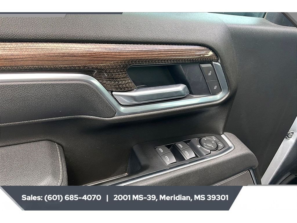 Used 2025 STERLING GRAY METALLIC Chevrolet LT image 17