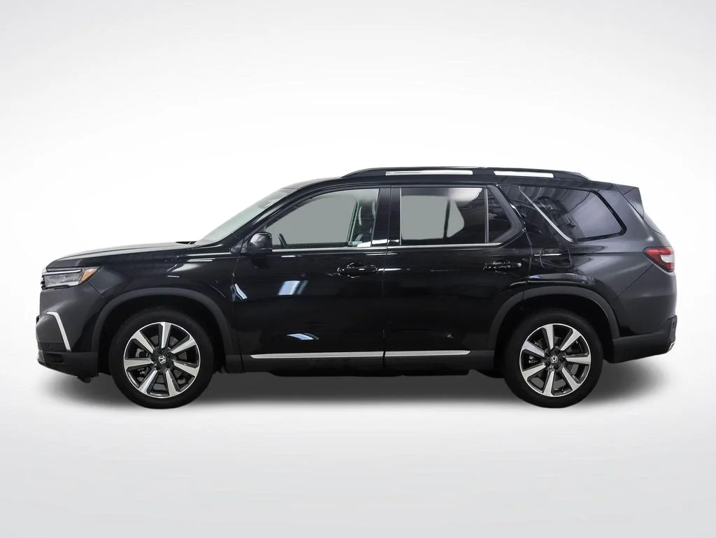 Used 2025 Honda Pilot Elite with VIN 5FNYG1H84SB132665 for sale in Minneapolis, Minnesota