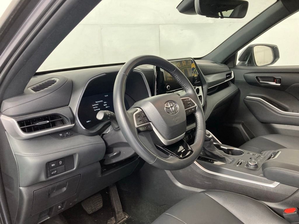 2025 Toyota Highlander XSE - Photo 14
