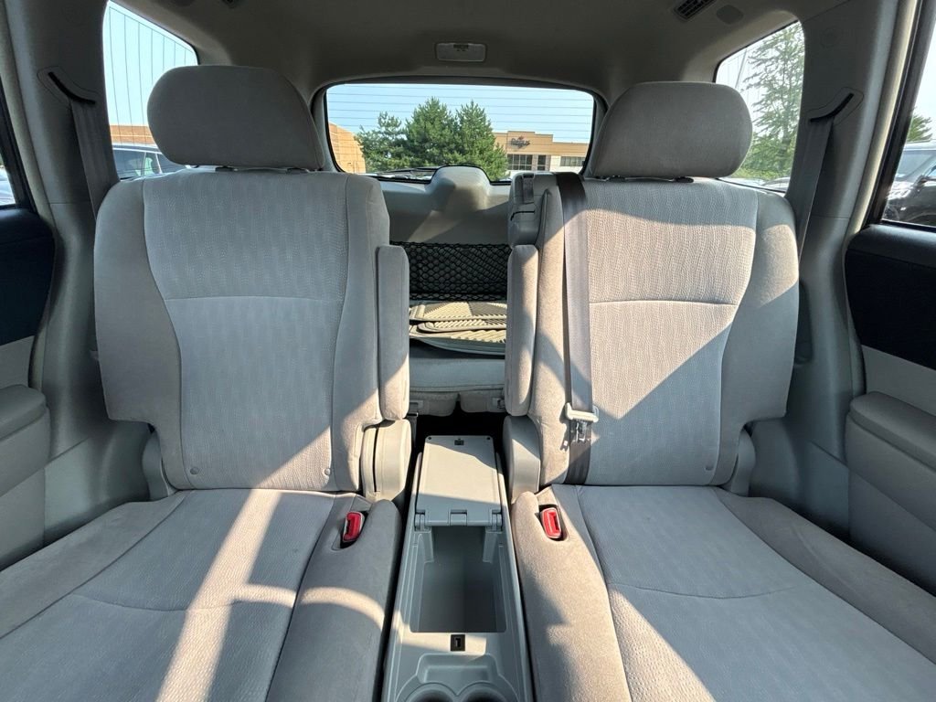 Used 2013 White Toyota Base image 29