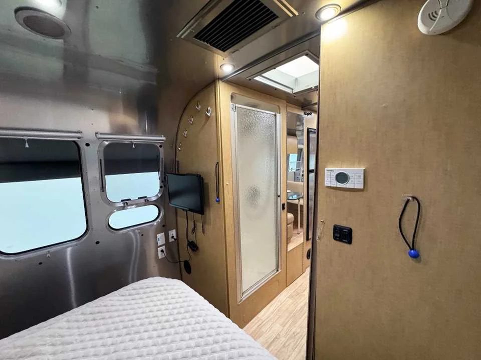 Used 2015  AIRSTREAM  image 27
