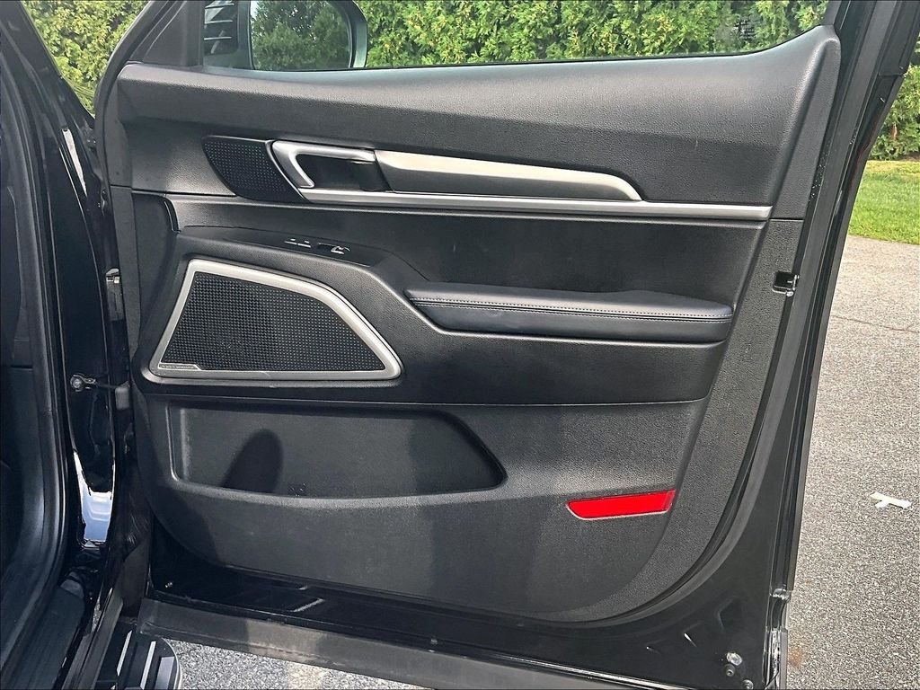 Used 2020 Black Kia S image 12