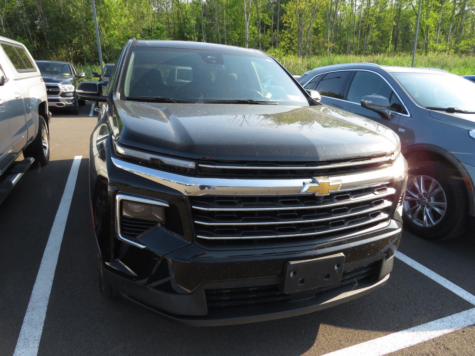 Used 2025 Mosaic Black Metallic Chevrolet AWD LT image 3