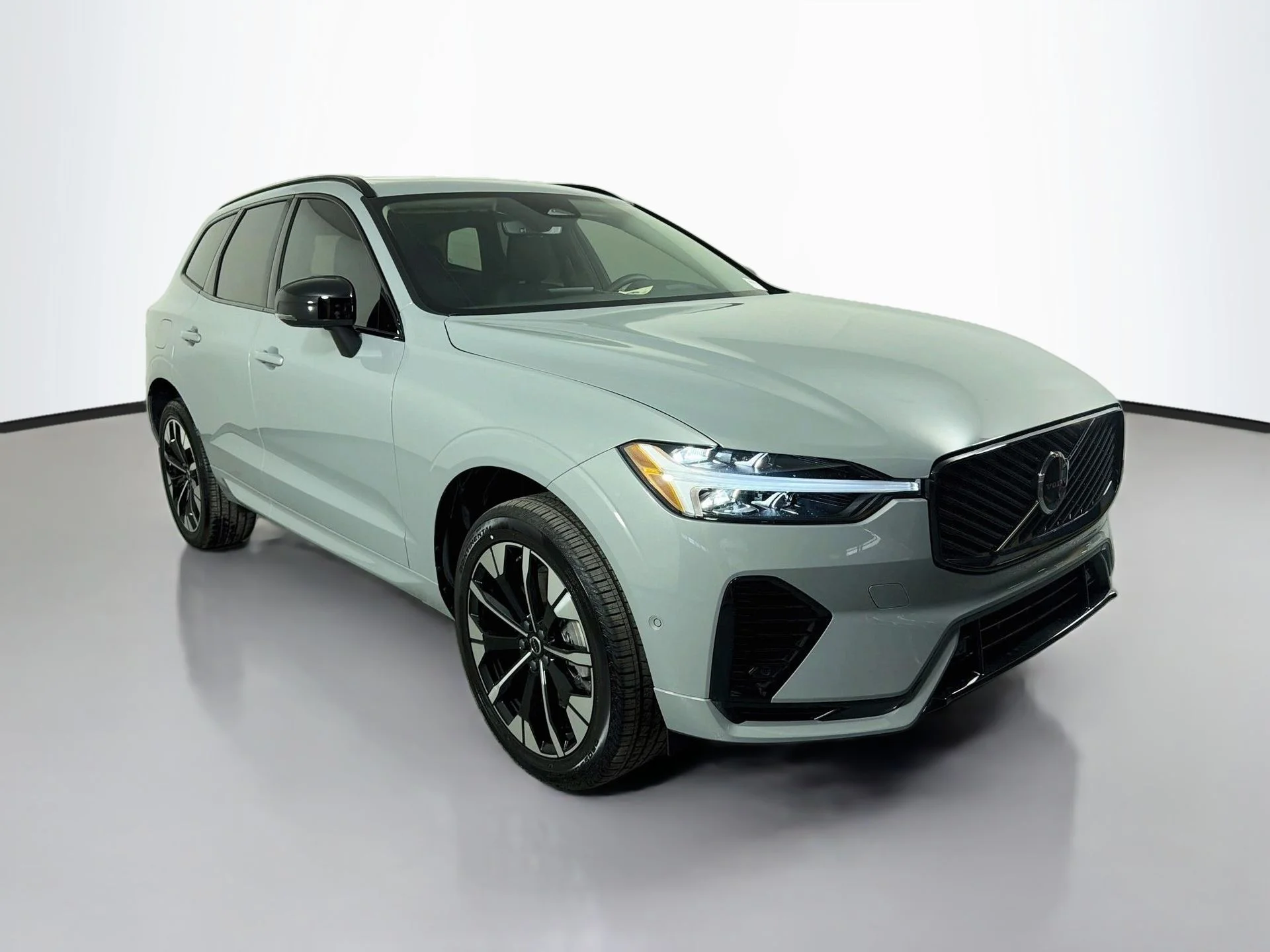 New 2026 Vapour Grey Volvo Plus image 3