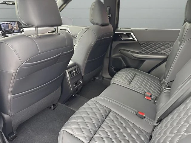 New 2026 Gray Nissan Platinum image 19