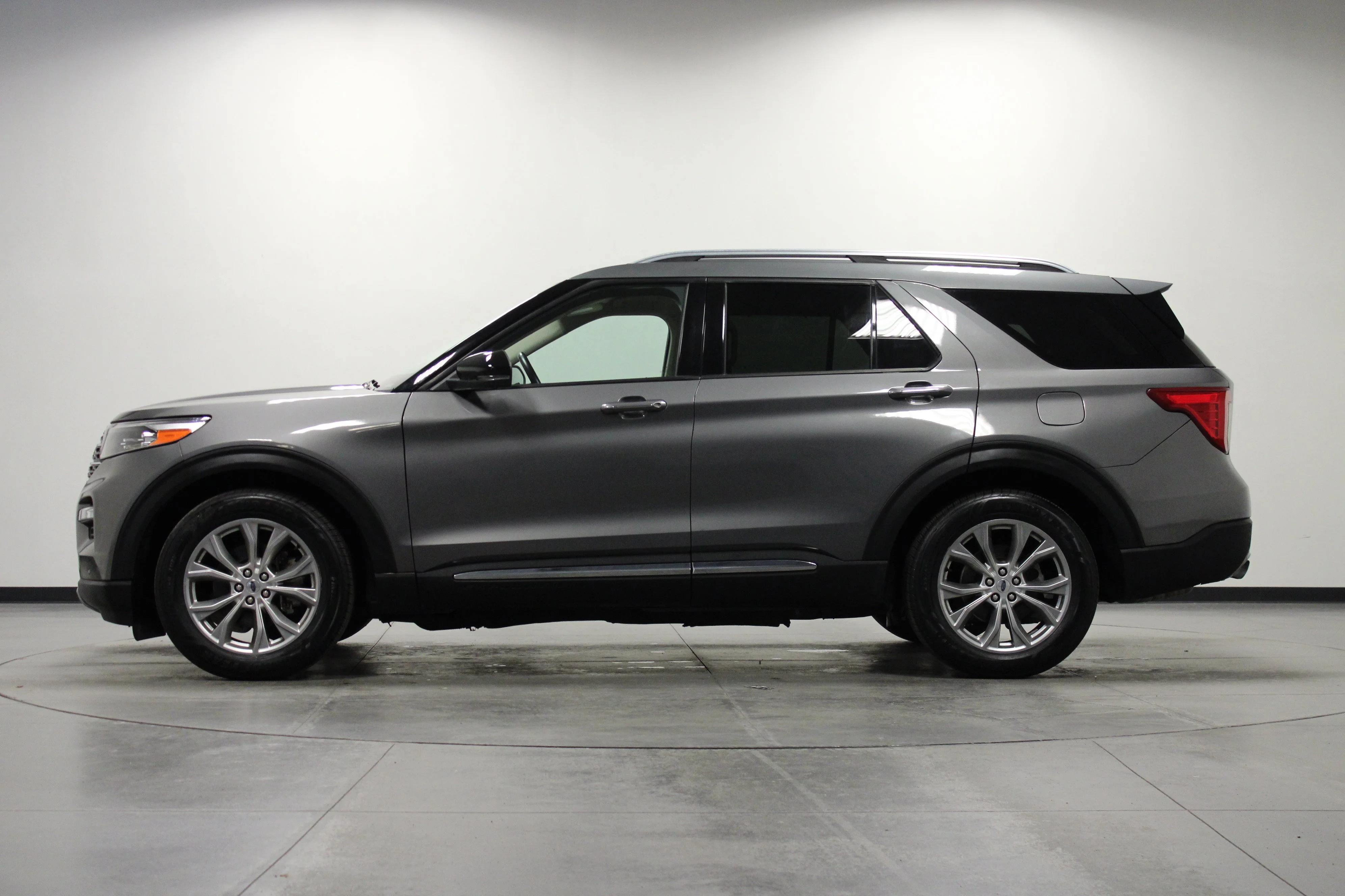 Used 2023 Gray Metallic Ford Limited image 7
