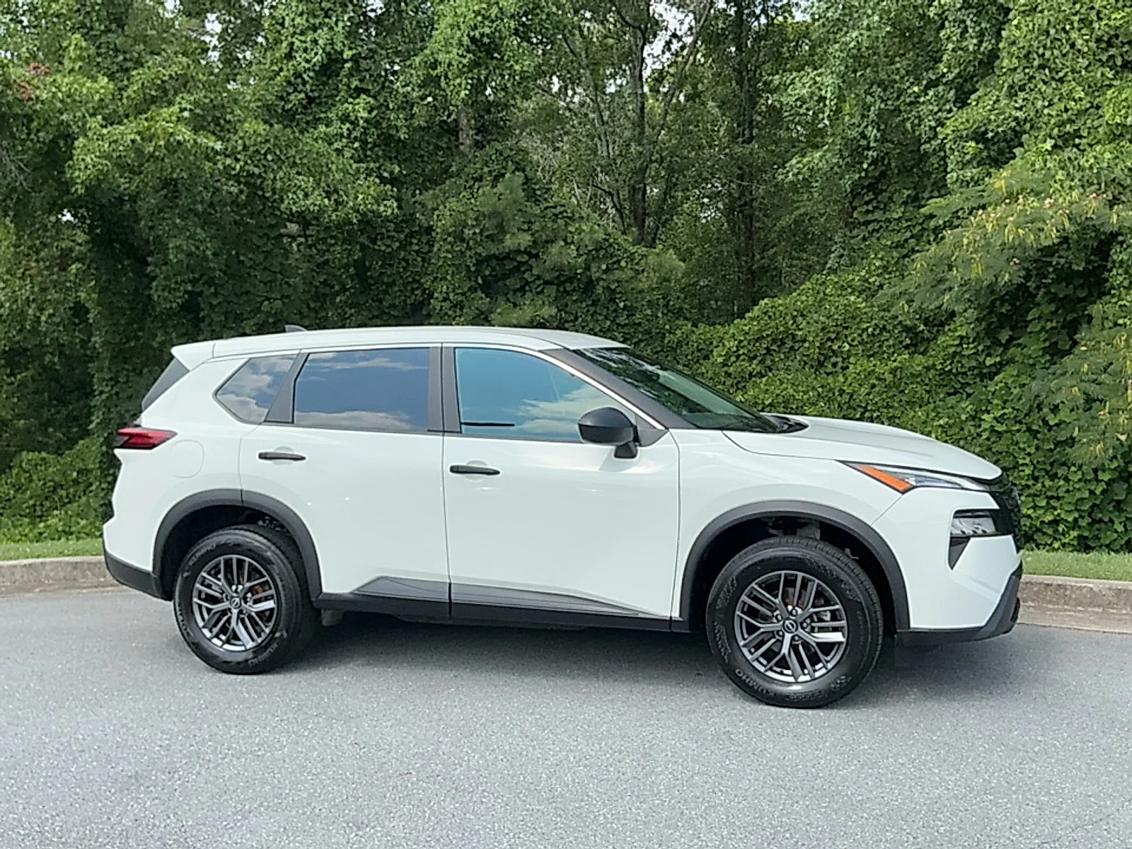 Used 2024  Nissan S Intelligent AWD image 1