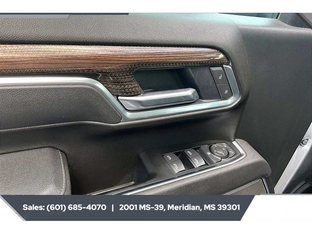 Used 2025 STERLING GRAY METALLIC Chevrolet LT image 17