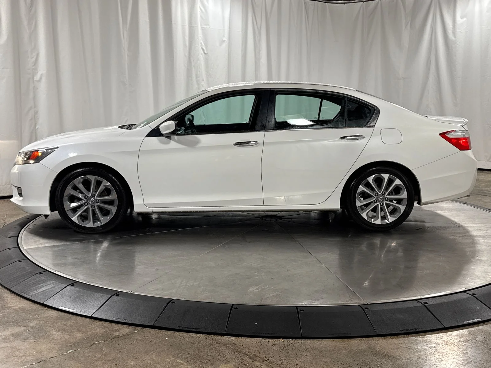 Used 2015 White Honda Sport image 8