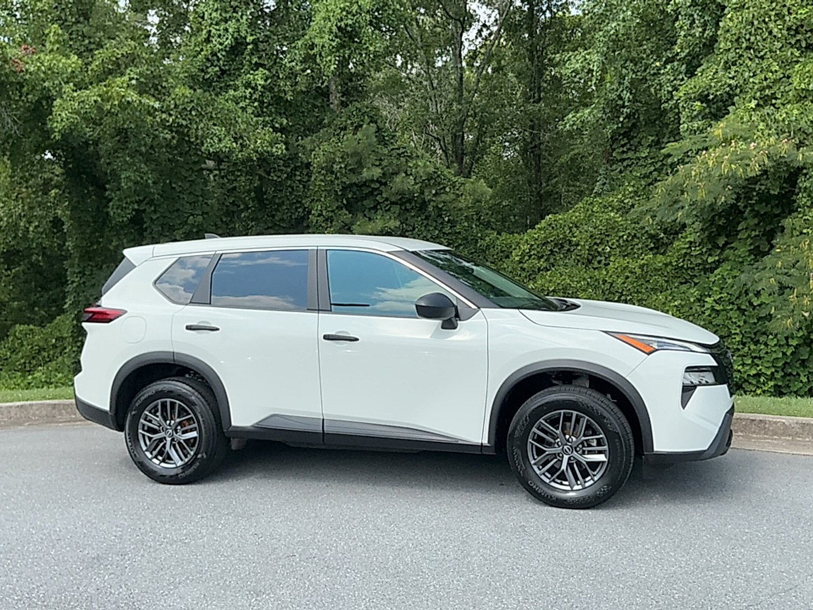 Used 2024  Nissan S Intelligent AWD image 1
