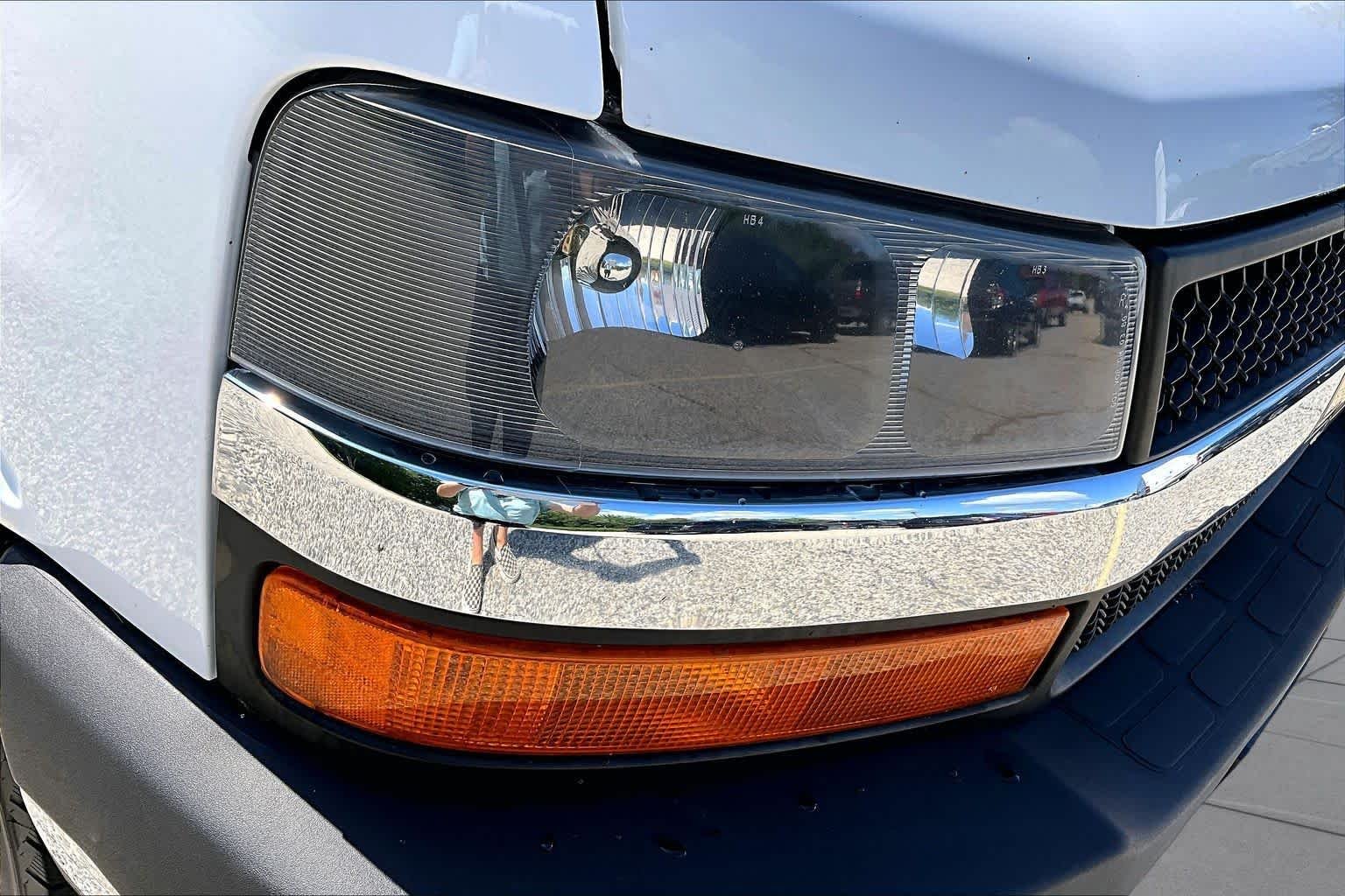 Used 2017 Summit White Chevrolet  image 24