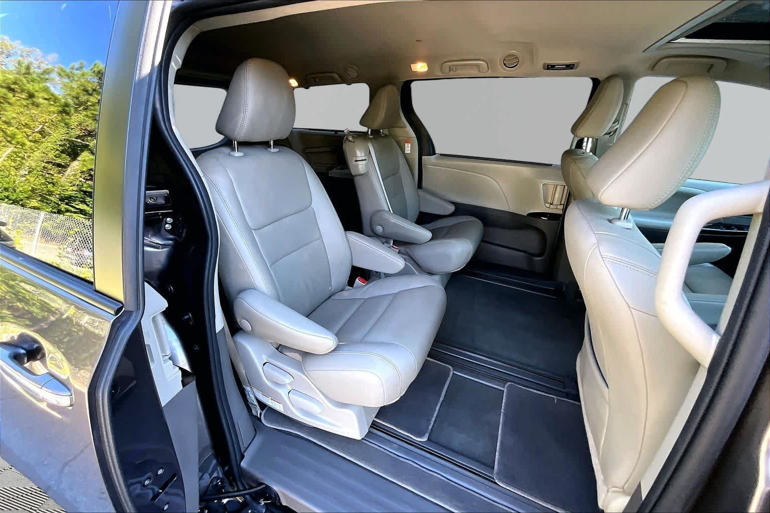 Used 2020 Predawn Gray Mica Toyota XLE image 20