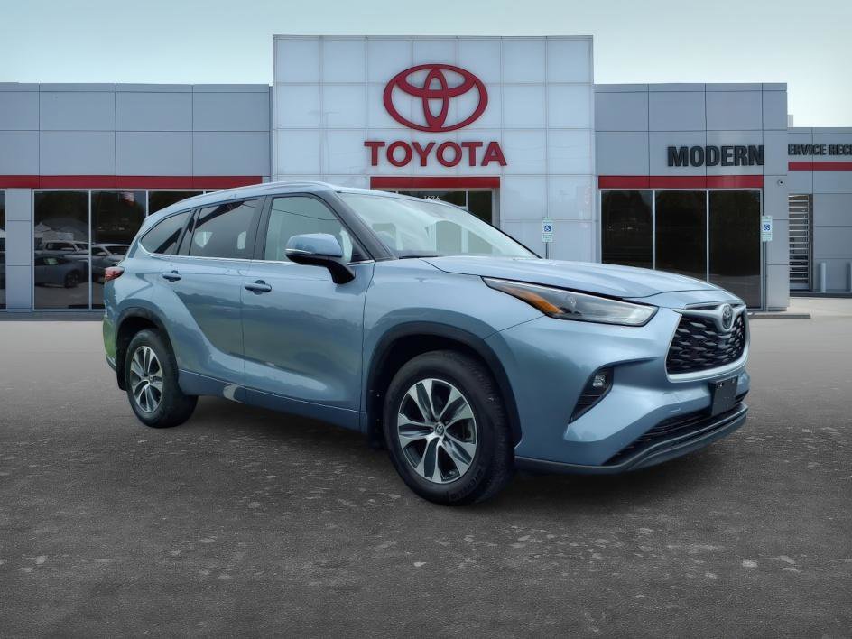 Used 2023 Moon Dust Toyota XLE image 10