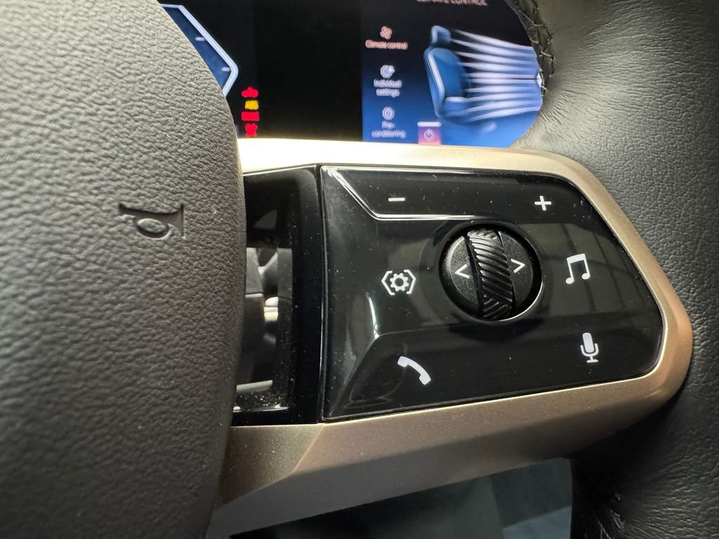 2026 BMW iX 60 - Photo 16
