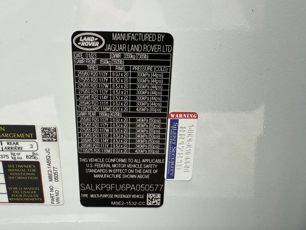 Used 2023 White Land Rover SE image 30