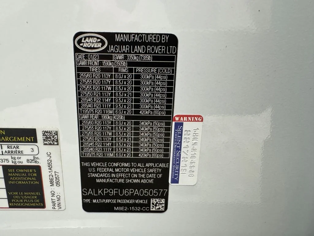Used 2023 White Land Rover SE image 30