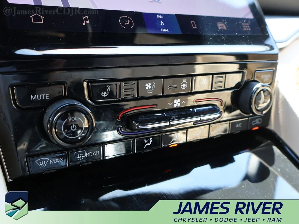 Used 2022 White Jeep 4xe image 38