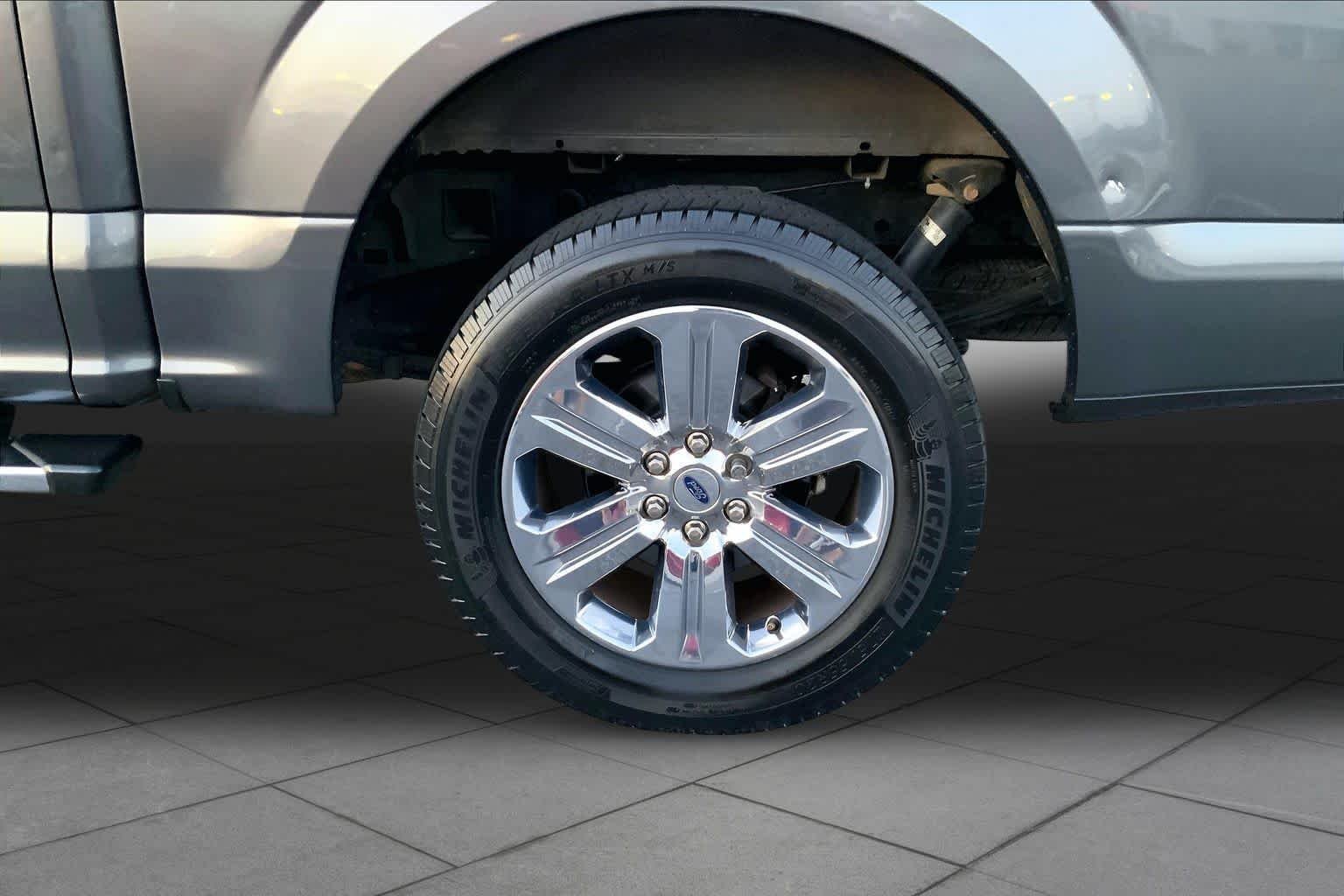 Used 2018 Magnetic Metallic Ford XLT image 10