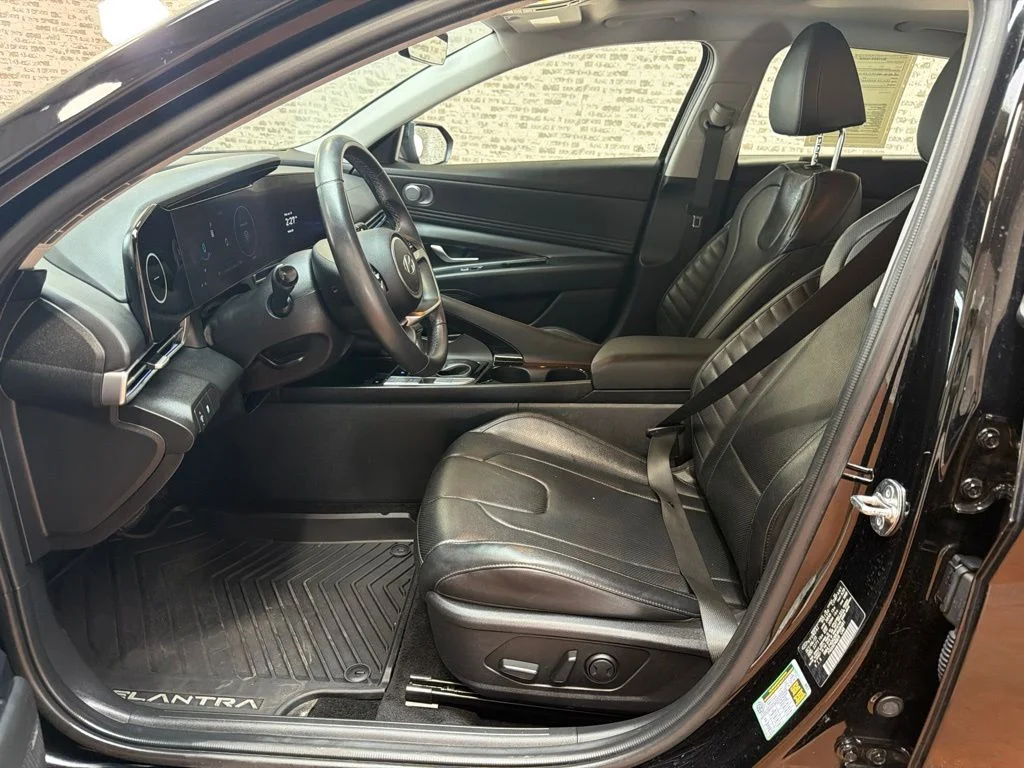Used 2024 Abyss Black Hyundai Limited image 23