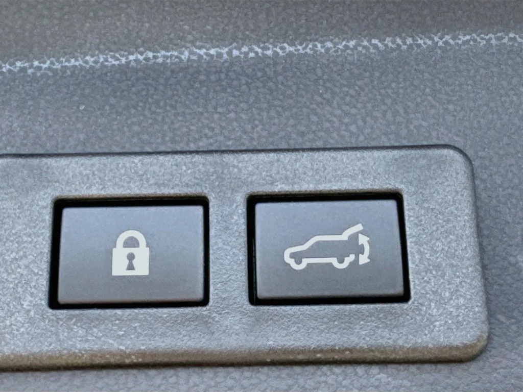 New 2027 Silver Subaru Onyx Edition Touring image 33
