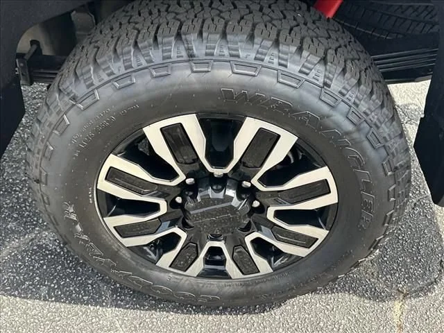 New 2026 Glacier White Tricoat GMC Denali Ultimate image 17