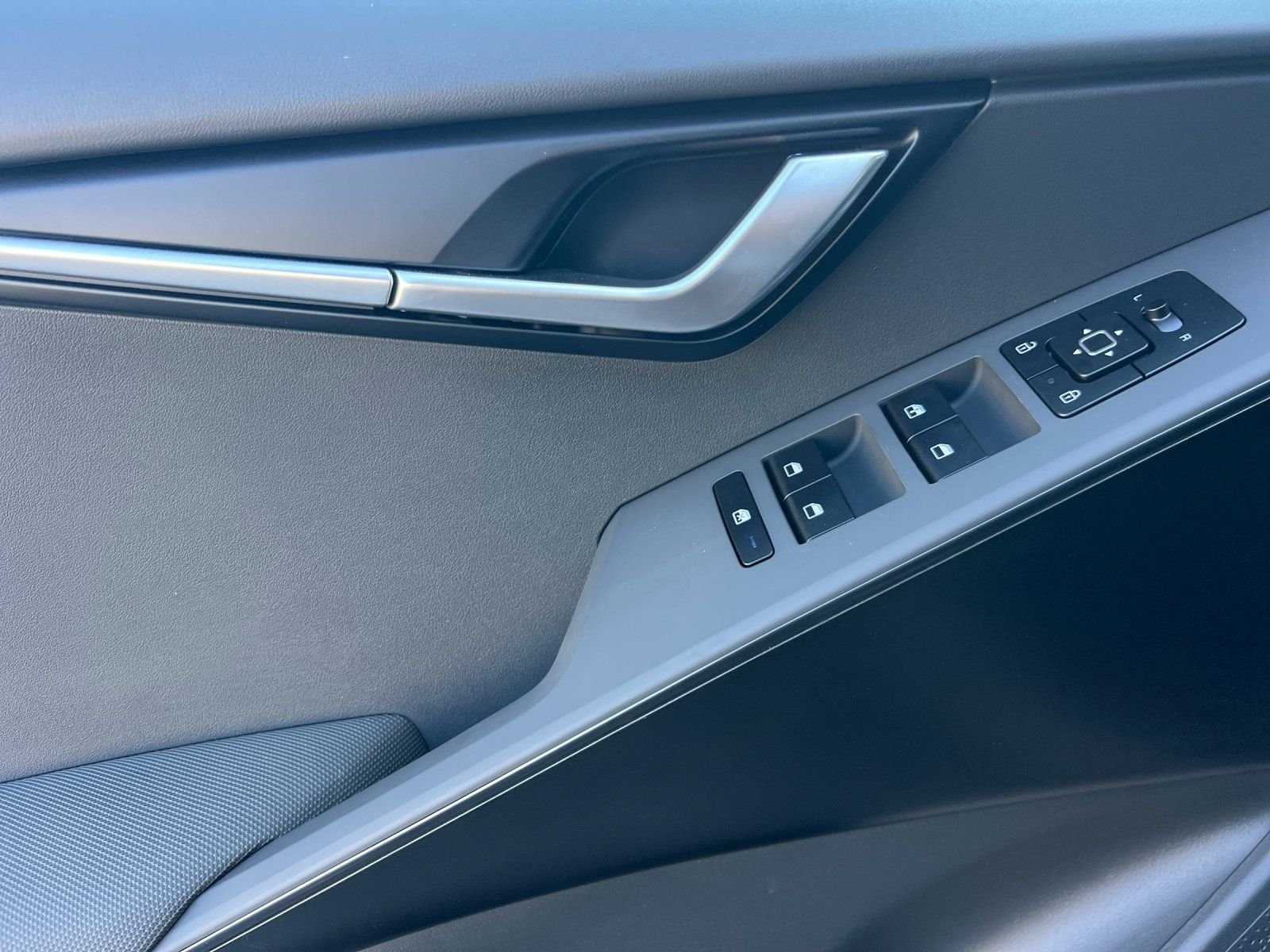 New 2026 Interstellar Gray Kia LX image 10