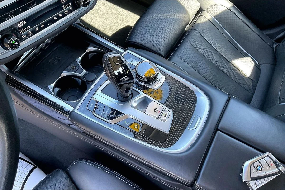 Used 2022  BMW i xDrive image 18