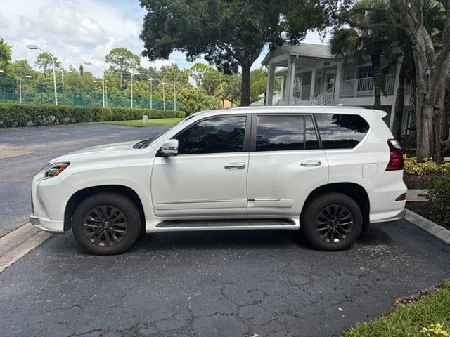 Used 2017  Lexus 460 image 2