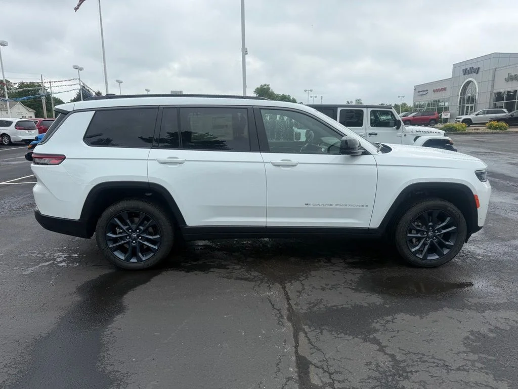 New 2026 Bright White Clear-Coat Exterior Paint Jeep  image 2