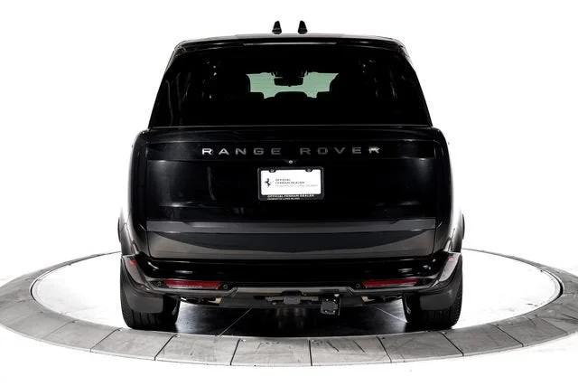 Used 2025 Santorini Black Metallic Land Rover SE image 4