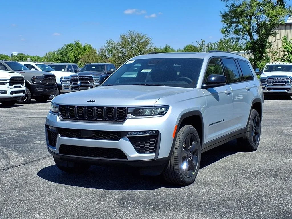 New 2026 Silver Zynith Exterior Paint Jeep Limited image 2