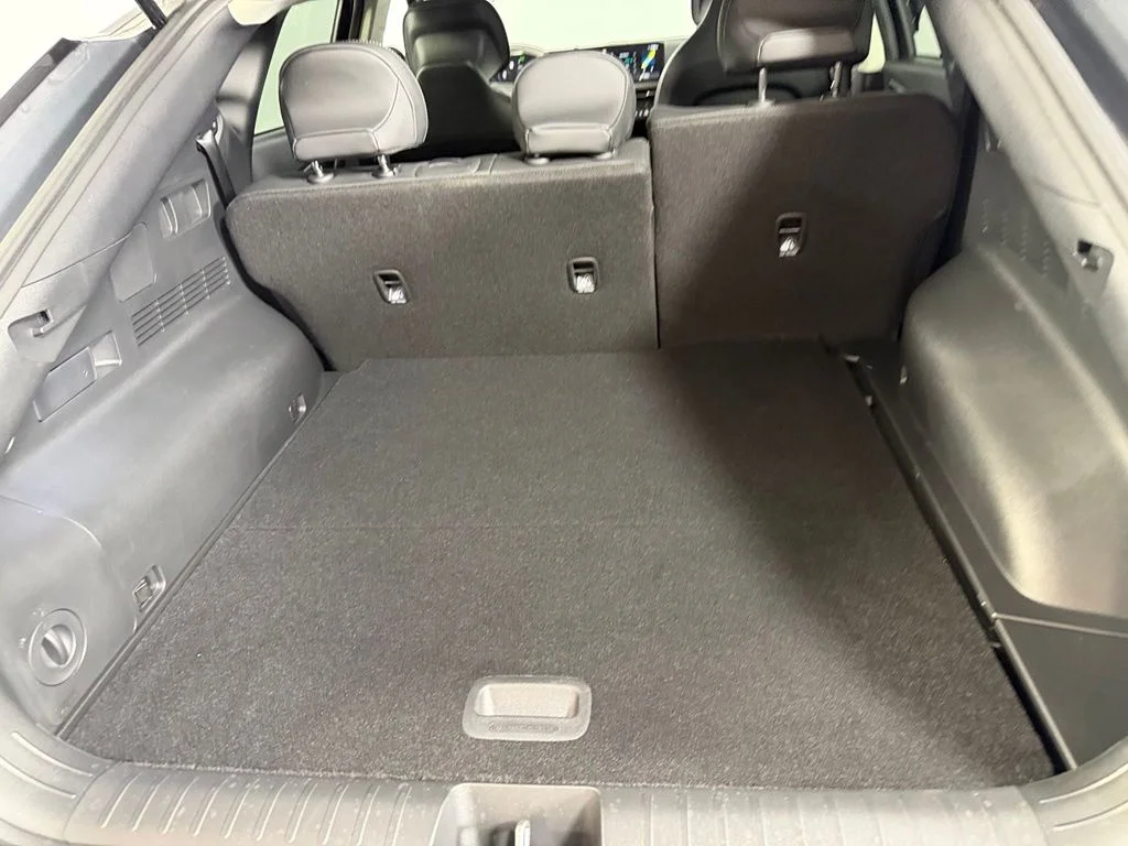 Certified Used 2025  Kia Light image 32