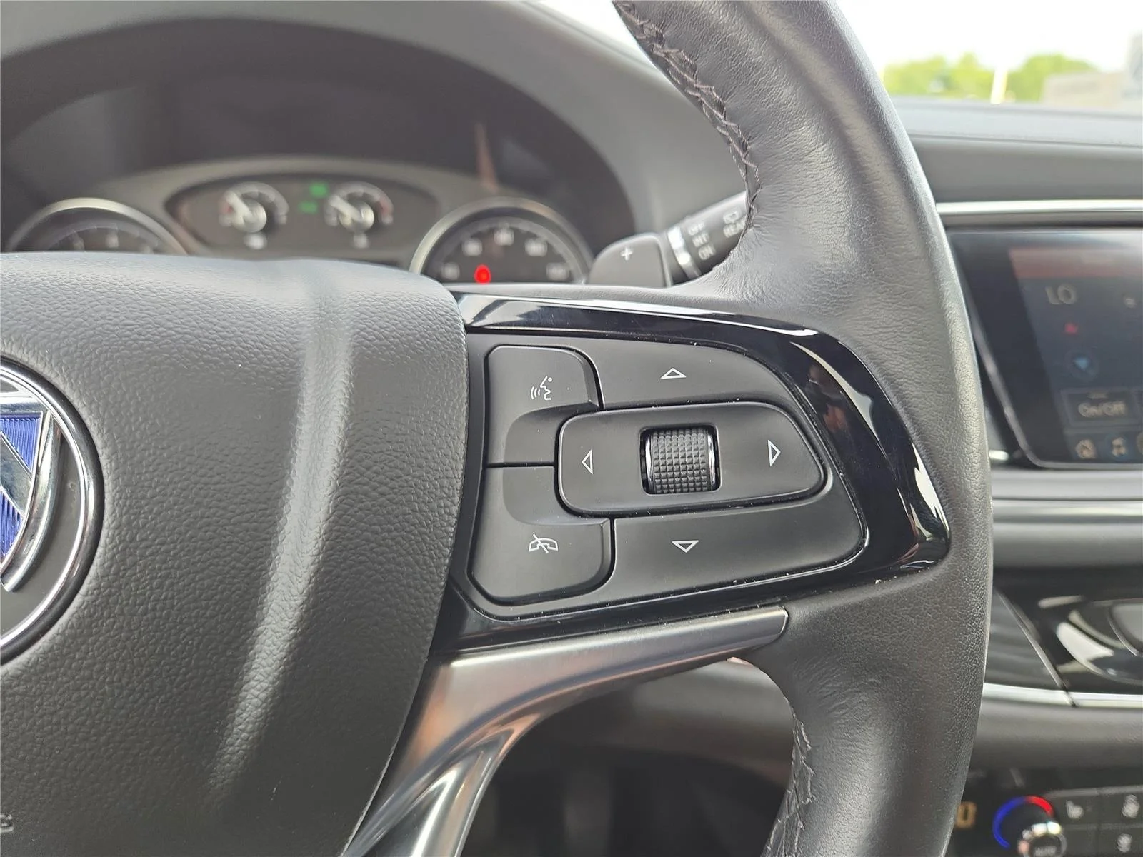 Used 2023 Ebony Twilight Metallic Buick Essence image 17