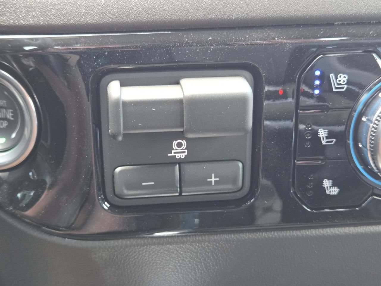 New 2026 Glacier White Tricoat GMC SLT image 12