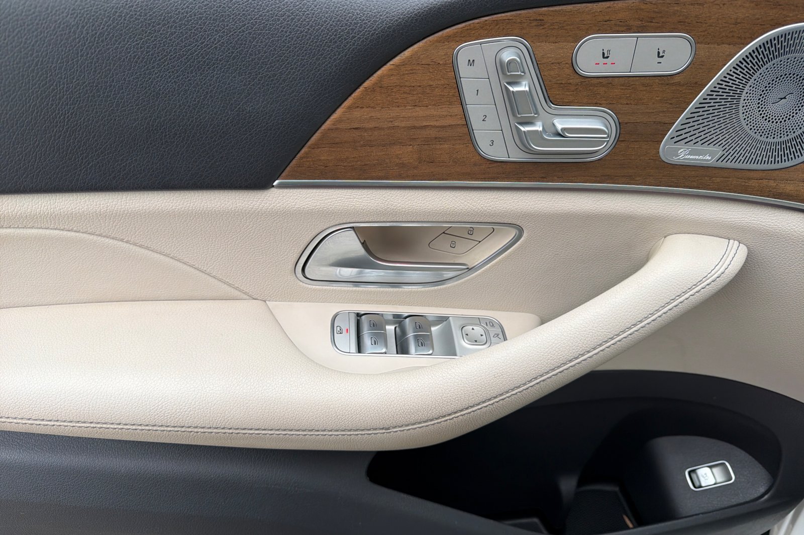 Used 2020 White Mercedes-Benz GLE 350 image 25