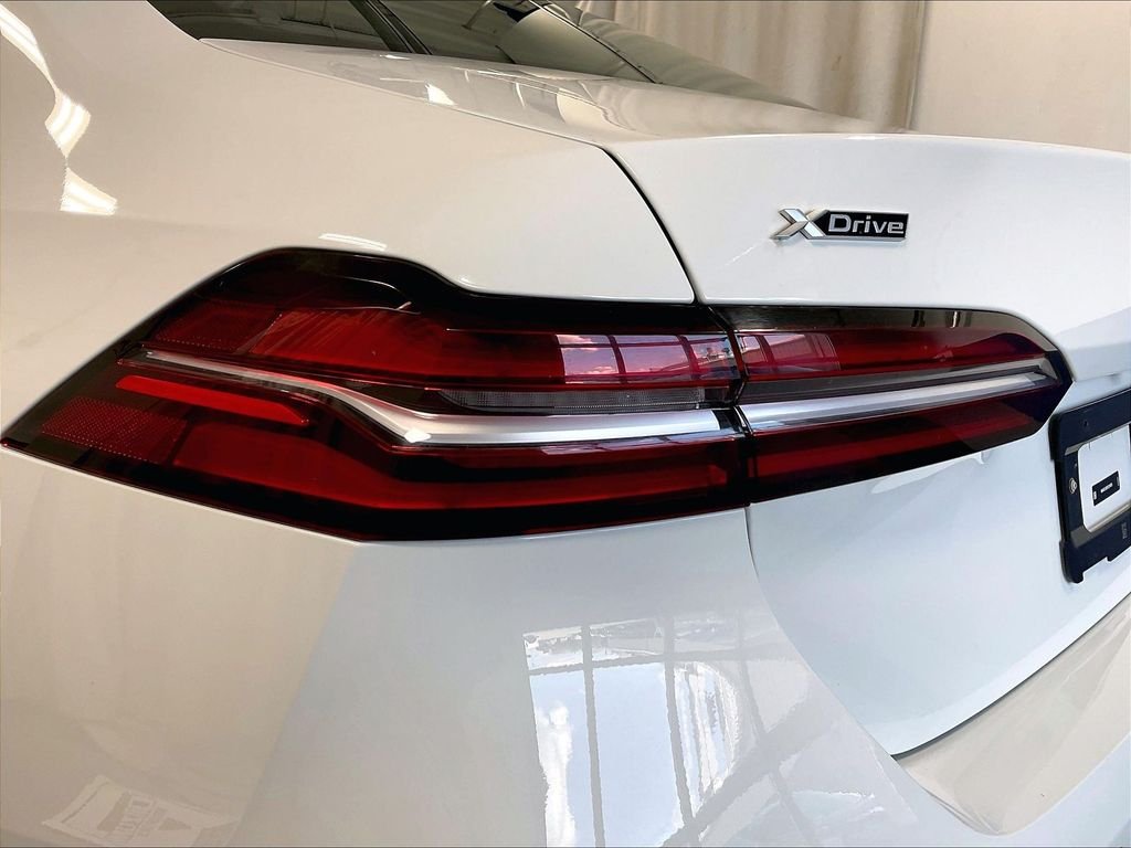 Used 2026 White BMW 530i xDrive image 33